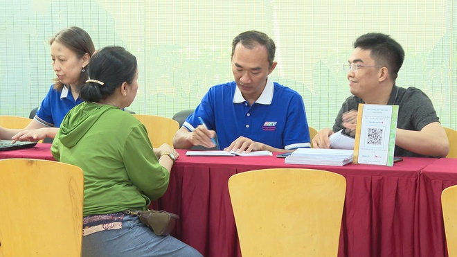 Thêm nhiều yêu thương gửi đến đồng bào miền Trung qua Quỹ “Chung một tấm lòng” - Ảnh 6.