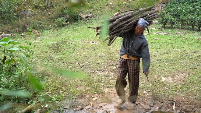 Em Hòa vượt nghịch cảnh, chăm mẹ và anh trai bệnh tâm thần - Mái ấm gia đình Việt- Ảnh 4.