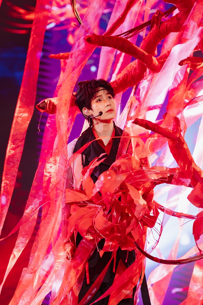 Ryn Lee từ rụt rè đến chạm cảm xúc khán giả tại Anh trai "Say hi" 2025 - Ảnh 2.