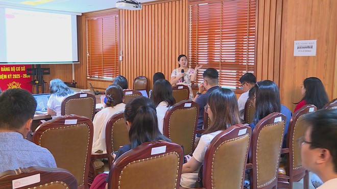 Nâng cao kỹ năng tuyên truyền: BHXH TP. Hồ Chí Minh tăng cường tập huấn cho đội ngũ nhân viên dịch vụ thu - Ảnh 1.