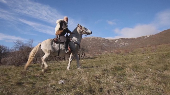 Thợ xây Đức vứt bỏ tất cả, sống cuộc đời tự do - Ảnh 3.