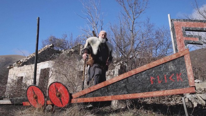 Thợ xây Đức vứt bỏ tất cả, sống cuộc đời tự do - Ảnh 1.