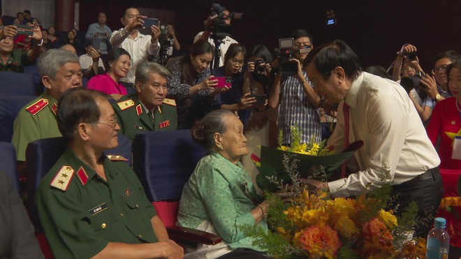 “Đưa các anh về”: Khúc ca tri ân Mẹ Việt Nam Anh hùng và các liệt sĩ - Ảnh 6.