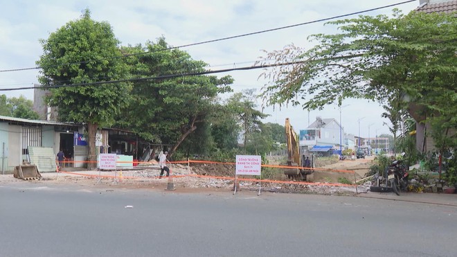 Gỡ nút thắt mặt bằng cuối cùng tại tuyến đường nội thị phường Long Hương - Ảnh 3.