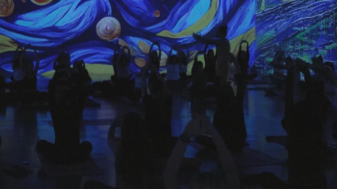 Yoga trong không gian nghệ thuật Van Gogh ở Istanbul - Ảnh 1.