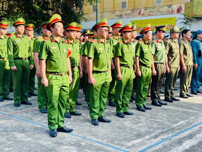 Phường Phú Thọ ra quân cao điểm phòng ngừa, trấn án tội phạm bảo đảm ANTT Tết Nguyên đán 2026 - Ảnh 4.