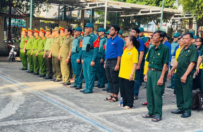 Phường Phú Thọ ra quân cao điểm phòng ngừa, trấn án tội phạm bảo đảm ANTT Tết Nguyên đán 2026 - Ảnh 5.