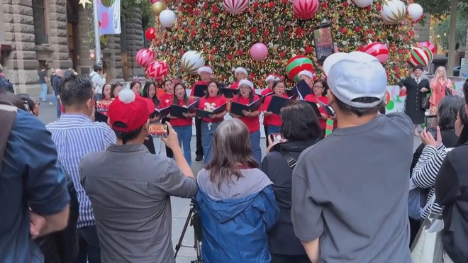 Người dân Úc hạn chế chi tiêu dịp Giáng sinh 2025- Ảnh 2. Người dân Úc hạn chế chi tiêu dịp Giáng sinh 2025- Ảnh 2.