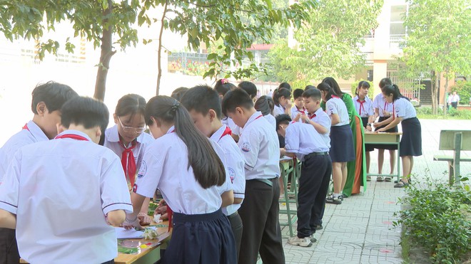 Triển khai bộ tiêu chí trường học hạnh phúc tại các cơ sở giáo dục sau sáp nhập- Ảnh 4. Triển khai bộ tiêu chí trường học hạnh phúc tại các cơ sở giáo dục sau sáp nhập- Ảnh 4.