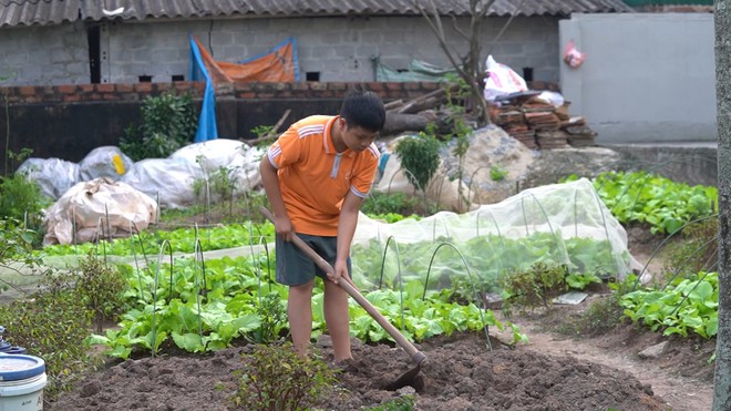 Viết Hiếu mồ côi cha, sống trong nỗi lo mất mẹ mỗi ngày - Mái ấm gia đình Việt- Ảnh 1. Viết Hiếu mồ côi cha, sống trong nỗi lo mất mẹ mỗi ngày - Mái ấm gia đình Việt- Ảnh 1.