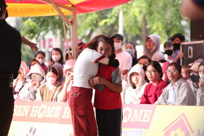 Mái ấm gia đình Việt: Gần 900 triệu đồng trao đi trong ngày đầu ghi hình tại Tây Ninh- Ảnh 10. Mái ấm gia đình Việt: Gần 900 triệu đồng trao đi trong ngày đầu ghi hình tại Tây Ninh- Ảnh 10.