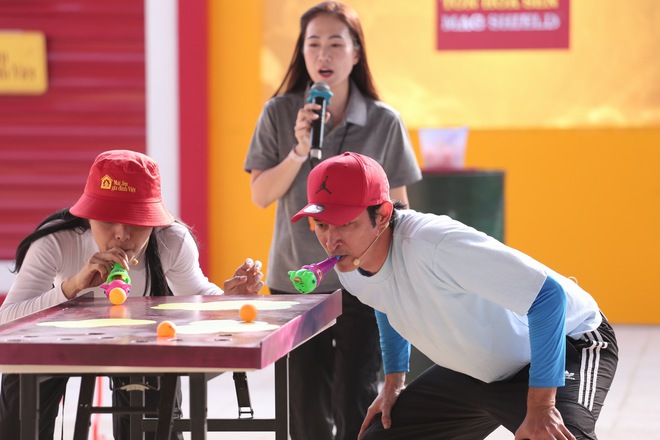 Mái ấm gia đình Việt: Gần 900 triệu đồng trao đi trong ngày đầu ghi hình tại Tây Ninh- Ảnh 12. Mái ấm gia đình Việt: Gần 900 triệu đồng trao đi trong ngày đầu ghi hình tại Tây Ninh- Ảnh 12.