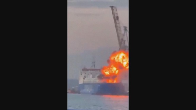 Nga tập kích cảng Ucraina, làm hư hại nhiều tàu hàng- Ảnh 2. Nga tập kích cảng Ucraina, làm hư hại nhiều tàu hàng- Ảnh 2.
