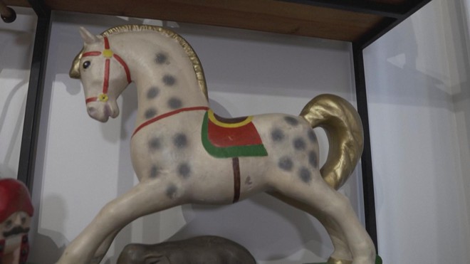 Nga: Bộ sưu tập hàng trăm con ngựa bập bềnh- Ảnh 3. Nga: Bộ sưu tập hàng trăm con ngựa bập bềnh- Ảnh 3.