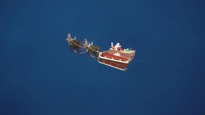 Không khí náo nhiệt ở chợ Giáng sinh Geneva, Thụy Sĩ- Ảnh 2. Không khí náo nhiệt ở chợ Giáng sinh Geneva, Thụy Sĩ- Ảnh 2.