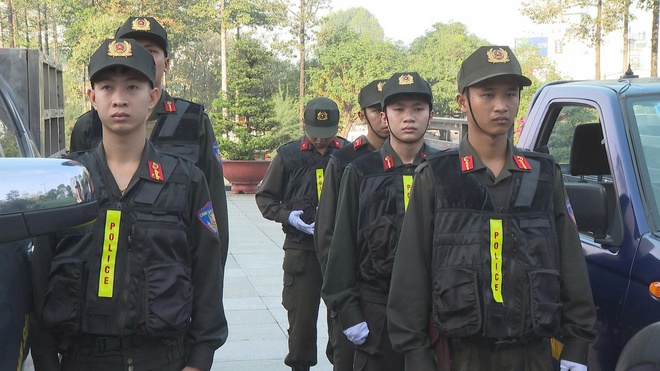 Công an TP. Hồ Chí Minh ra quân đảm bảo an ninh trật tự dịp Tết Nguyên đán- Ảnh 4. Công an TP. Hồ Chí Minh ra quân đảm bảo an ninh trật tự dịp Tết Nguyên đán- Ảnh 4.