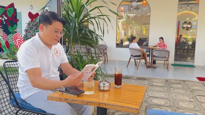 “Tủ sách cà phê”: Đưa sách đến gần hơn với đời sống người dân- Ảnh 5. “Tủ sách cà phê”: Đưa sách đến gần hơn với đời sống người dân- Ảnh 5.