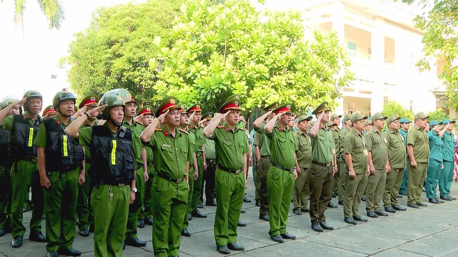 Công an phường Tam Bình xuất quân cao điểm tấn công, trấn áp tội phạm, bảo đảm ANTT Tết Bính Ngọ 2026 - Ảnh 2.