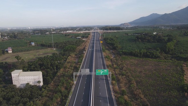 60 Giây ngày 15/12/2025 | Dự án thành phần 3, cao tốc Biên Hòa - Vũng Tàu sẵn sàng đưa vào khai thác- Ảnh 1. 60 Giây ngày 15/12/2025 | Dự án thành phần 3, cao tốc Biên Hòa - Vũng Tàu sẵn sàng đưa vào khai thác- Ảnh 1.