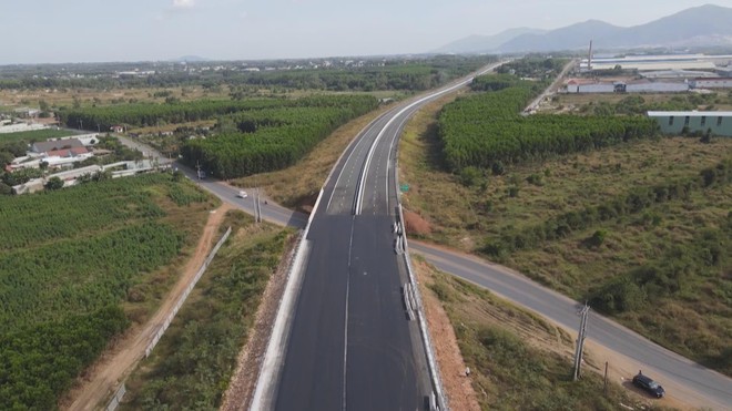 60 Giây ngày 15/12/2025 | Dự án thành phần 3, cao tốc Biên Hòa - Vũng Tàu sẵn sàng đưa vào khai thác- Ảnh 2. 60 Giây ngày 15/12/2025 | Dự án thành phần 3, cao tốc Biên Hòa - Vũng Tàu sẵn sàng đưa vào khai thác- Ảnh 2.