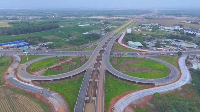 Đưa sân bay Long Thành vào khai thác đúng hẹn - Ảnh 3.