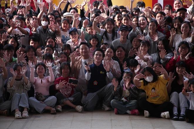"Mái ấm gia đình Việt" trao hơn 2,5 tỉ đồng cho 18 em nhỏ trong đợt ghi hình ở Tây Ninh- Ảnh 2.