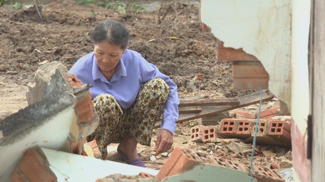Lực lượng vũ trang “ăn ở cùng dân”, hỗ trợ xây sửa nhà sau lũ ở Khánh Hòa - Ảnh 3.