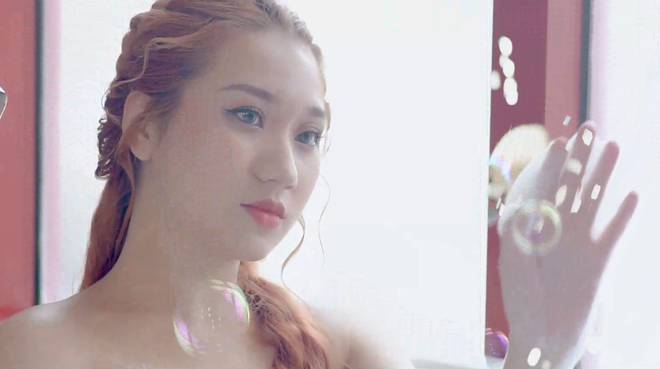 Chuyện tình nàng tiên cá: "Ba phần bất lực, bảy phần như ba"- Ảnh 1. Chuyện tình nàng tiên cá: "Ba phần bất lực, bảy phần như ba"- Ảnh 1.