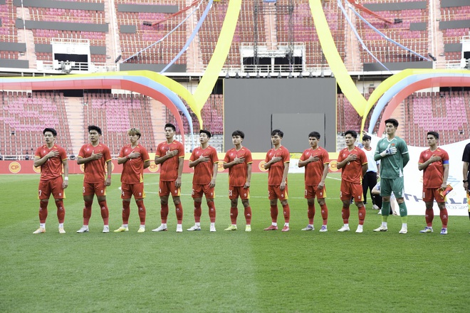 SEA Games 33: Bán kết bóng đá nam - Khán giả Việt bùng nổ cảm xúc trên sân Rajamangala - Ảnh 6.
