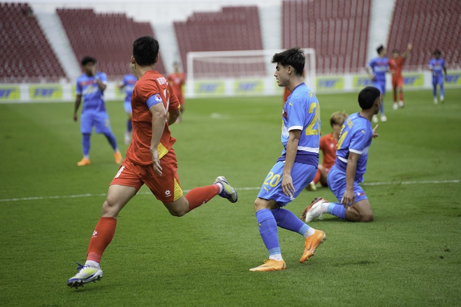SEA Games 33: Bán kết bóng đá nam - Khán giả Việt bùng nổ cảm xúc trên sân Rajamangala - Ảnh 11.