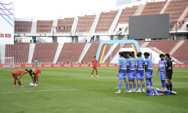 SEA Games 33: Bán kết bóng đá nam - Khán giả Việt bùng nổ cảm xúc trên sân Rajamangala - Ảnh 13.