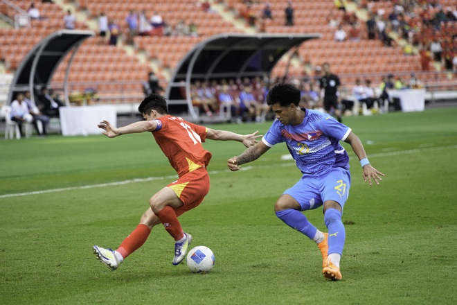 SEA Games 33: Bán kết bóng đá nam - Khán giả Việt bùng nổ cảm xúc trên sân Rajamangala - Ảnh 10.