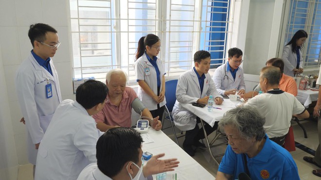 Phường Bàn Cờ tổ chức khám, tư vấn sức khỏe cho hội viên Hội Cựu chiến binh - Ảnh 2.