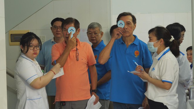 Phường Bàn Cờ tổ chức khám, tư vấn sức khỏe cho hội viên Hội Cựu chiến binh - Ảnh 4.