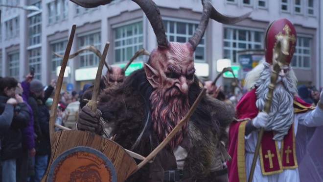 Lễ hội Krampus ở Đức: Đêm diễu hành vừa sợ vừa vui - Ảnh 4.