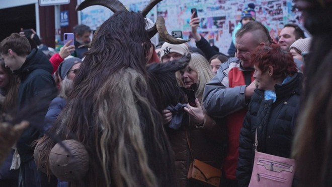 Lễ hội Krampus ở Đức: Đêm diễu hành vừa sợ vừa vui - Ảnh 3.