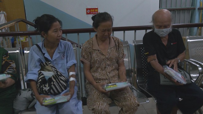 Lan tỏa không khí Giáng sinh, tiếp thêm động lực cho người bệnh - Ảnh 5.