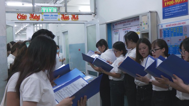 Lan tỏa không khí Giáng sinh, tiếp thêm động lực cho người bệnh - Ảnh 3.