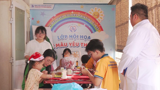 Lan tỏa không khí Giáng sinh, tiếp thêm động lực cho người bệnh - Ảnh 7.