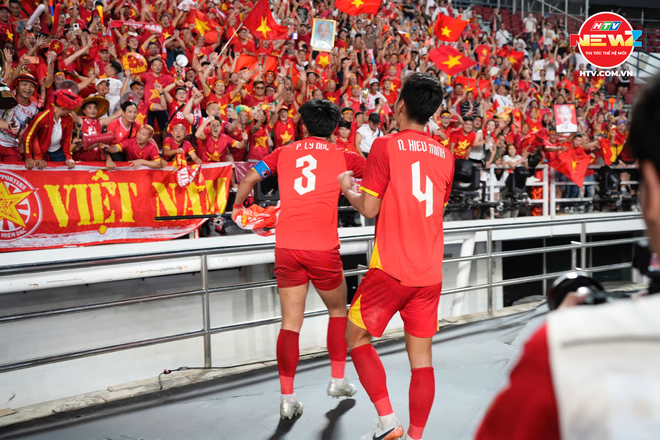 Khoảnh khắc "vỡ òa cảm xúc" của các tuyển thủ U22 Việt Nam sau chiến thắng trước Thái Lan- Ảnh 22. Khoảnh khắc "vỡ òa cảm xúc" của các tuyển thủ U22 Việt Nam sau chiến thắng trước Thái Lan- Ảnh 22.