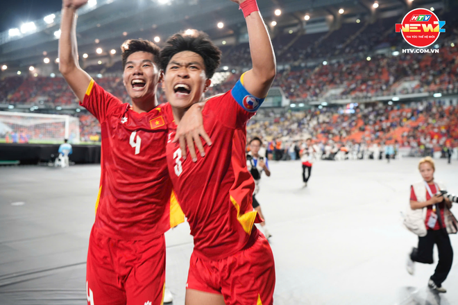Khoảnh khắc "vỡ òa cảm xúc" của các tuyển thủ U22 Việt Nam sau chiến thắng trước Thái Lan- Ảnh 24. Khoảnh khắc "vỡ òa cảm xúc" của các tuyển thủ U22 Việt Nam sau chiến thắng trước Thái Lan- Ảnh 24.