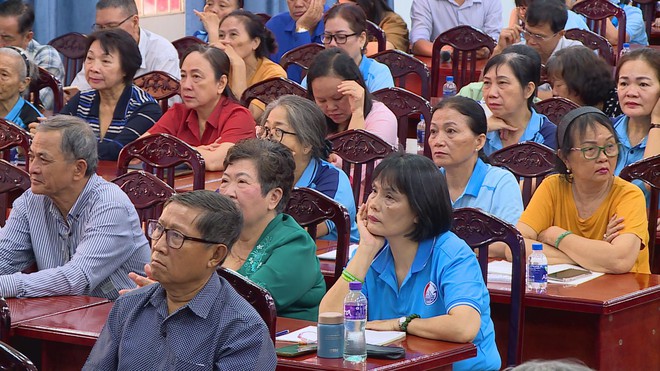 Cử tri kiến nghị nhiều vấn đề tại buổi tiếp xúc với tổ đại biểu quốc hội đơn vị số 5 - Ảnh 3.