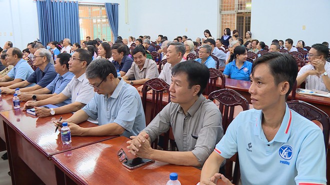 Cử tri kiến nghị nhiều vấn đề tại buổi tiếp xúc với tổ đại biểu quốc hội đơn vị số 5 - Ảnh 4.