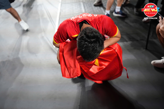 Khoảnh khắc "vỡ òa cảm xúc" của các tuyển thủ U22 Việt Nam sau chiến thắng trước Thái Lan- Ảnh 7. Khoảnh khắc "vỡ òa cảm xúc" của các tuyển thủ U22 Việt Nam sau chiến thắng trước Thái Lan- Ảnh 7.