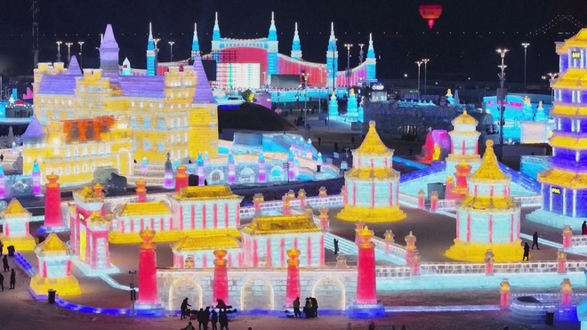 Công viên chủ đề băng tuyết lớn nhất thế giới ở Cáp Nhĩ Tân (Trung Quốc) mở cửa đón khách - Ảnh 3.