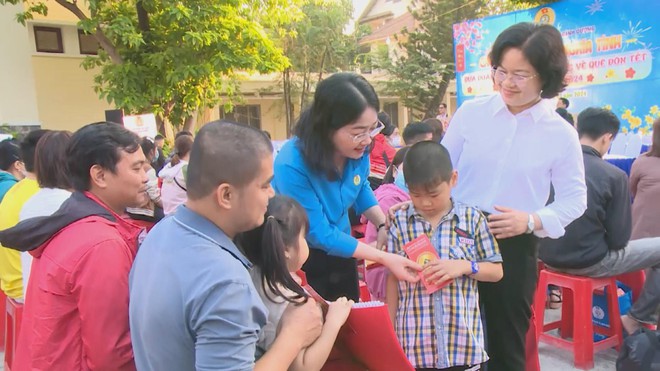 Dự kiến tặng 10 triệu suất quà Tết và hỗ trợ xe miễn phí cho người lao động - Ảnh 1.