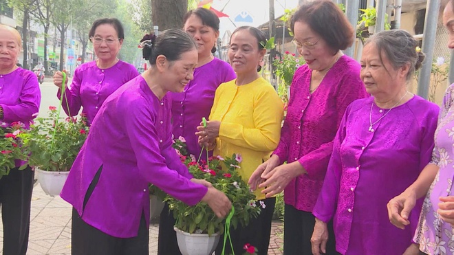 Lan tỏa phong trào “Thành phố muôn sắc hoa” - Ảnh 2.