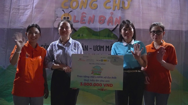 "Cõng chữ lên bản": Hành trình học cách sẻ chia của những người trẻ - Ảnh 6.