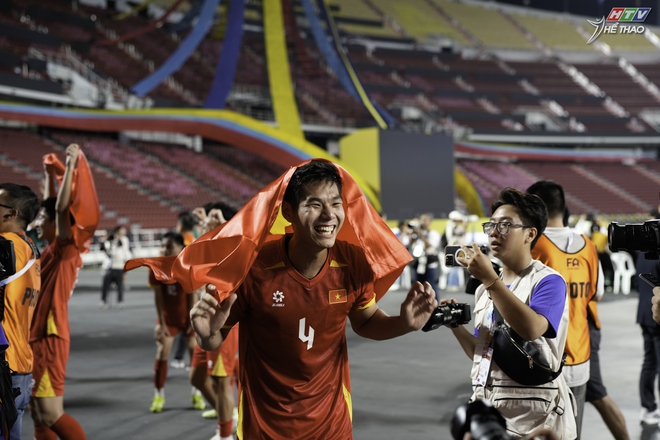 Ngược dòng quả cảm, U22 Việt Nam vô địch SEA Games 33 - Ảnh 13.