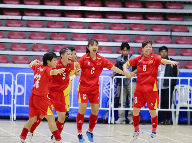 Dấu mốc lịch sử: Futsal nữ Việt Nam lần đầu tiên vô địch SEA Games - Ảnh 1.